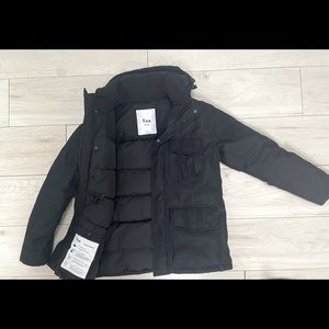 Aritzia Trentino black park size XS (TNA)